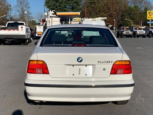 1998 BMW 528 528i Sedan 4D