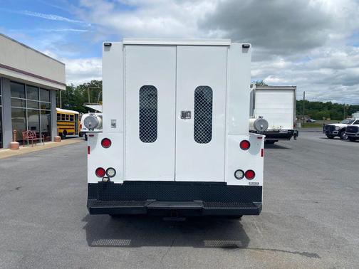 Oxford White 2014 Ford F-450 141  W.B. 2D