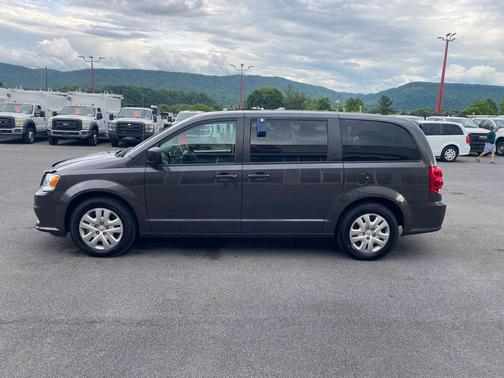 Granite Pearlcoat 2018 Dodge Grand Caravan SE