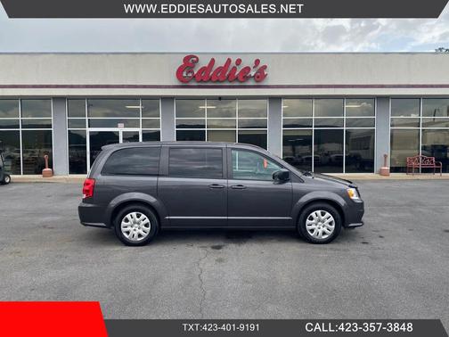 Granite Pearlcoat 2018 Dodge Grand Caravan SE