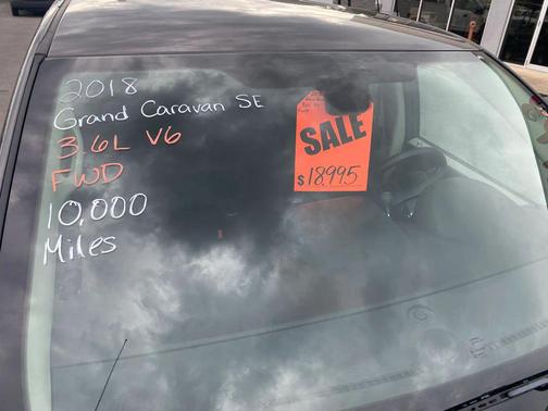 Granite Pearlcoat 2018 Dodge Grand Caravan SE