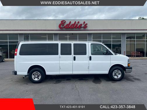 Summit White 2010 Chevrolet Express 3500 LT