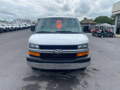 Summit White 2010 Chevrolet Express 3500 LT