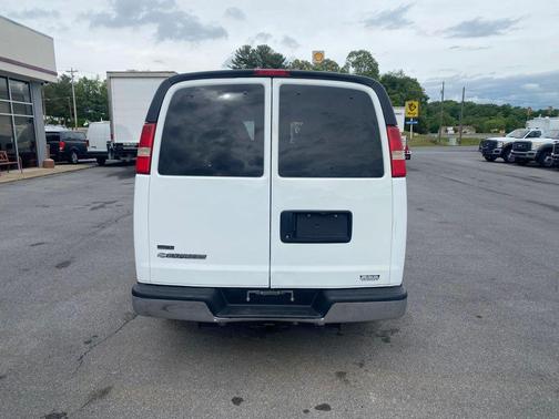Summit White 2010 Chevrolet Express 3500 LT