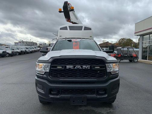 2019 RAM 3500 Tradesman Crew Cab 4x4 8' Box