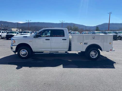 2024 RAM 3500 Big Horn Crew Cab 4x4 8' Box
