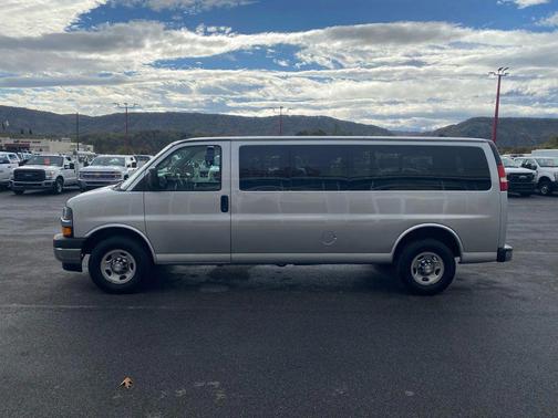 2017 Chevrolet Express 3500 LT