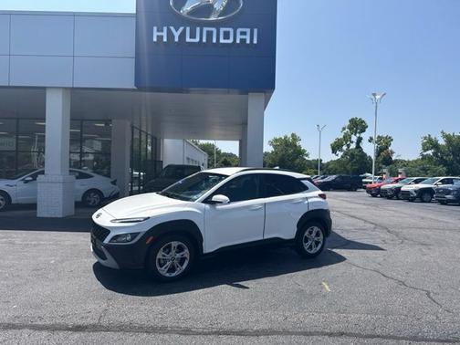 White 2022 Hyundai KONA SEL