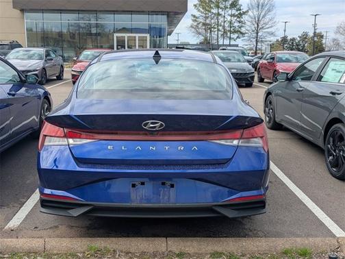 2023 Hyundai ELANTRA SE