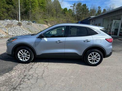 Blue Silver Metallic 2022 Ford Escape SE