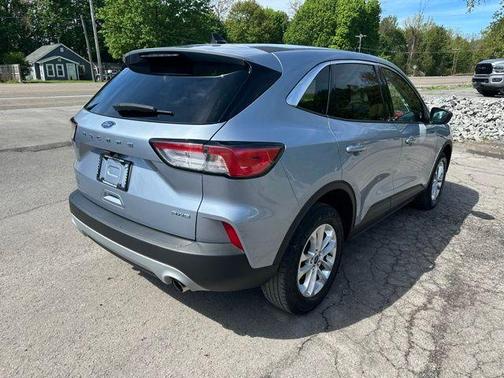 Blue Silver Metallic 2022 Ford Escape SE
