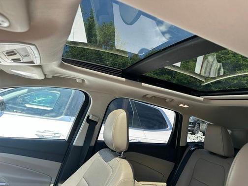 White Platinum Clearcoat Metallic 2019 Ford Escape Titanium