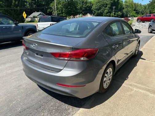 2018 Hyundai ELANTRA SE