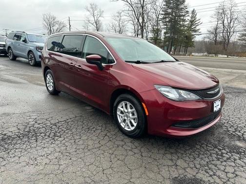 2022 Chrysler Voyager LX