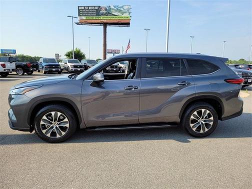 2023 Toyota Highlander Hybrid XLE