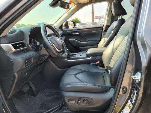 2023 Toyota Highlander Hybrid XLE