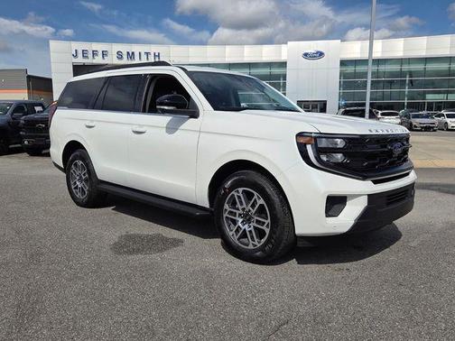 Star White Metallic Tri-Coat 2026 Ford Expedition Active