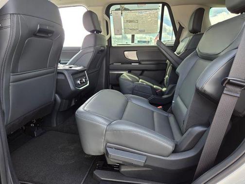 Star White Metallic Tri-Coat 2026 Ford Expedition Active