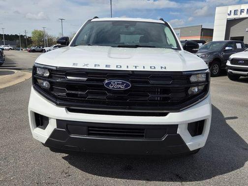 Star White Metallic Tri-Coat 2026 Ford Expedition Active
