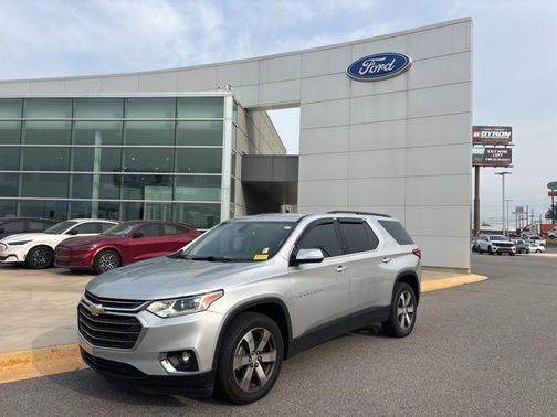 Silver Ice Metallic 2019 Chevrolet Traverse LT Leather