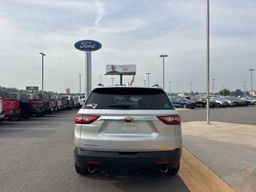 Silver Ice Metallic 2019 Chevrolet Traverse LT Leather