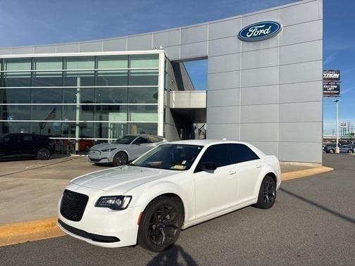 2023 Chrysler 300 Touring