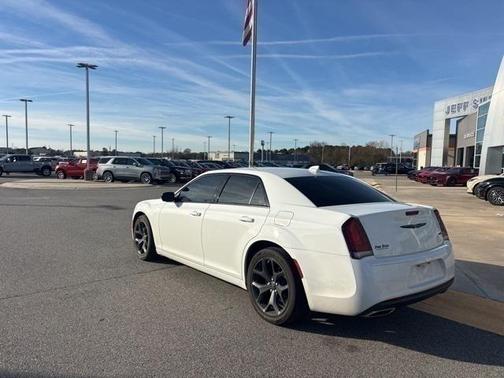 2023 Chrysler 300 Touring