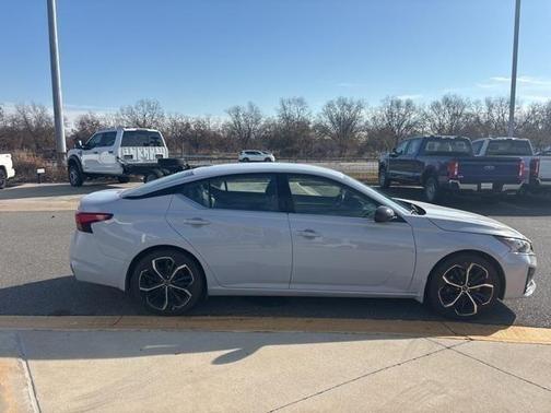 2024 Nissan Altima SR FWD