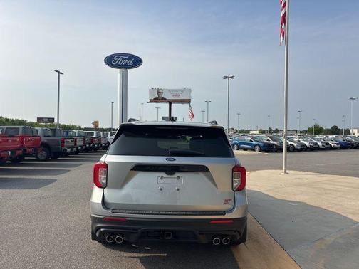 Iconic Silver Metallic 2024 Ford Explorer ST