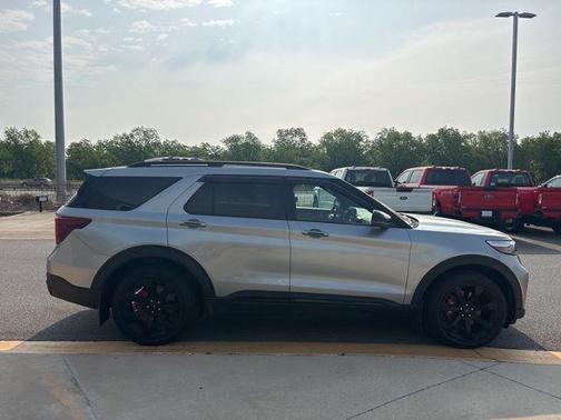 Iconic Silver Metallic 2024 Ford Explorer ST