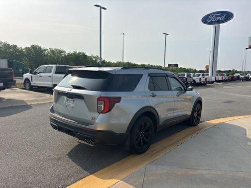 Iconic Silver Metallic 2024 Ford Explorer ST