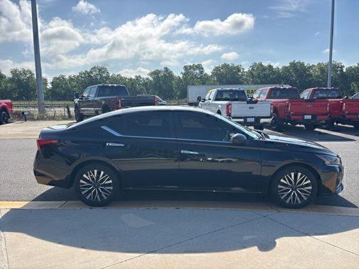 Super Black Clearcoat 2024 Nissan Altima 2.5 SV