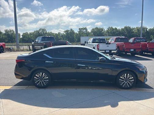 Super Black Clearcoat 2024 Nissan Altima 2.5 SV