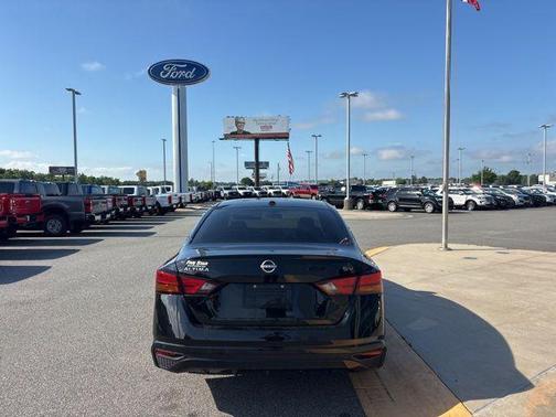 Super Black Clearcoat 2024 Nissan Altima 2.5 SV