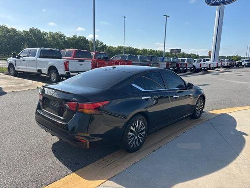 Super Black Clearcoat 2024 Nissan Altima 2.5 SV