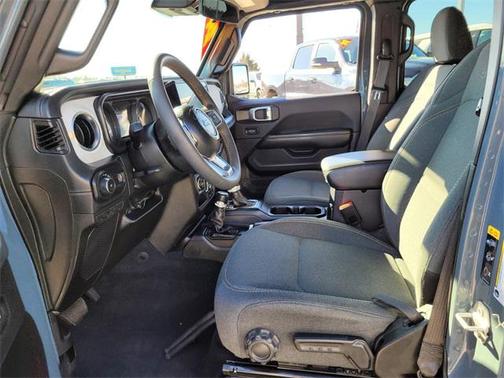 2024 Jeep Wrangler 4-Door Sahara 4x4