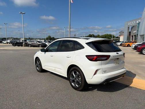 Star White Metallic Tri-Coat 2023 Ford Escape ST-Line