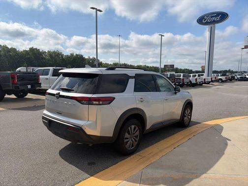 Brilliant Silver Metallic 2025 Nissan Pathfinder SV FWD