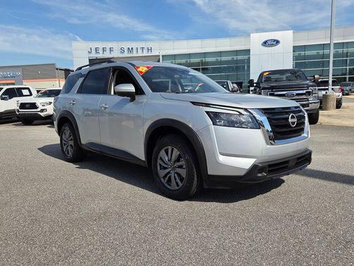 Brilliant Silver Metallic 2025 Nissan Pathfinder SV FWD