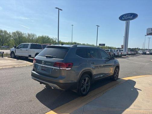 Platinum Gray Metallic 2019 Volkswagen Atlas 3.6L SE