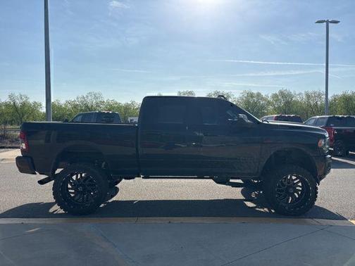 Diamond Black Crystal Pearlcoat 2021 RAM 2500 Big Horn Crew Cab 4x4 6'4' Box