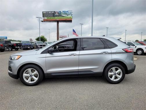 2022 Ford Edge SE