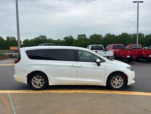 Bright White Clearcoat 2023 Chrysler Voyager LX