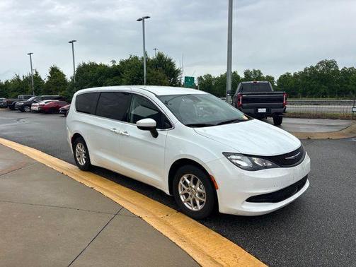 Bright White Clearcoat 2023 Chrysler Voyager LX