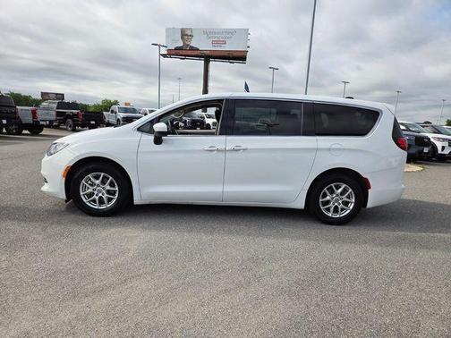 Bright White Clearcoat 2023 Chrysler Voyager LX