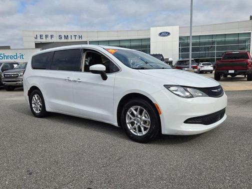 Bright White Clearcoat 2023 Chrysler Voyager LX