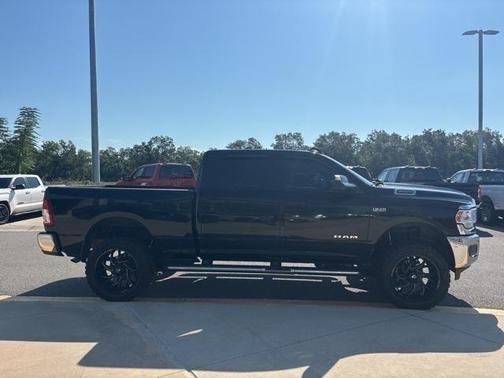 2020 RAM 2500 Tradesman Crew Cab 4X4 6'4' Box