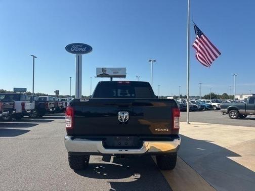2020 RAM 2500 Tradesman Crew Cab 4X4 6'4' Box