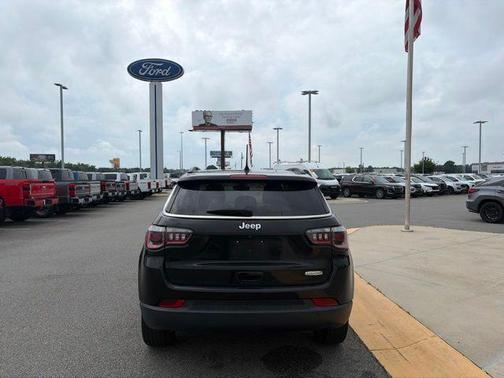 Diamond Black Crystal Pearlcoat 2020 Jeep Compass Latitude