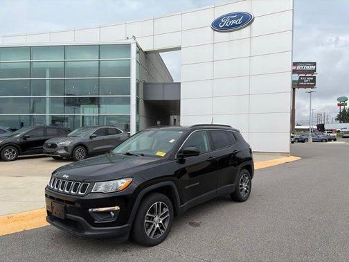 Diamond Black Crystal Pearlcoat 2020 Jeep Compass Latitude